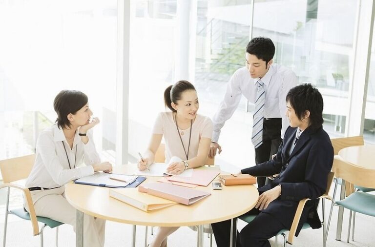 nhân viên văn phòng biết tiếng Anh